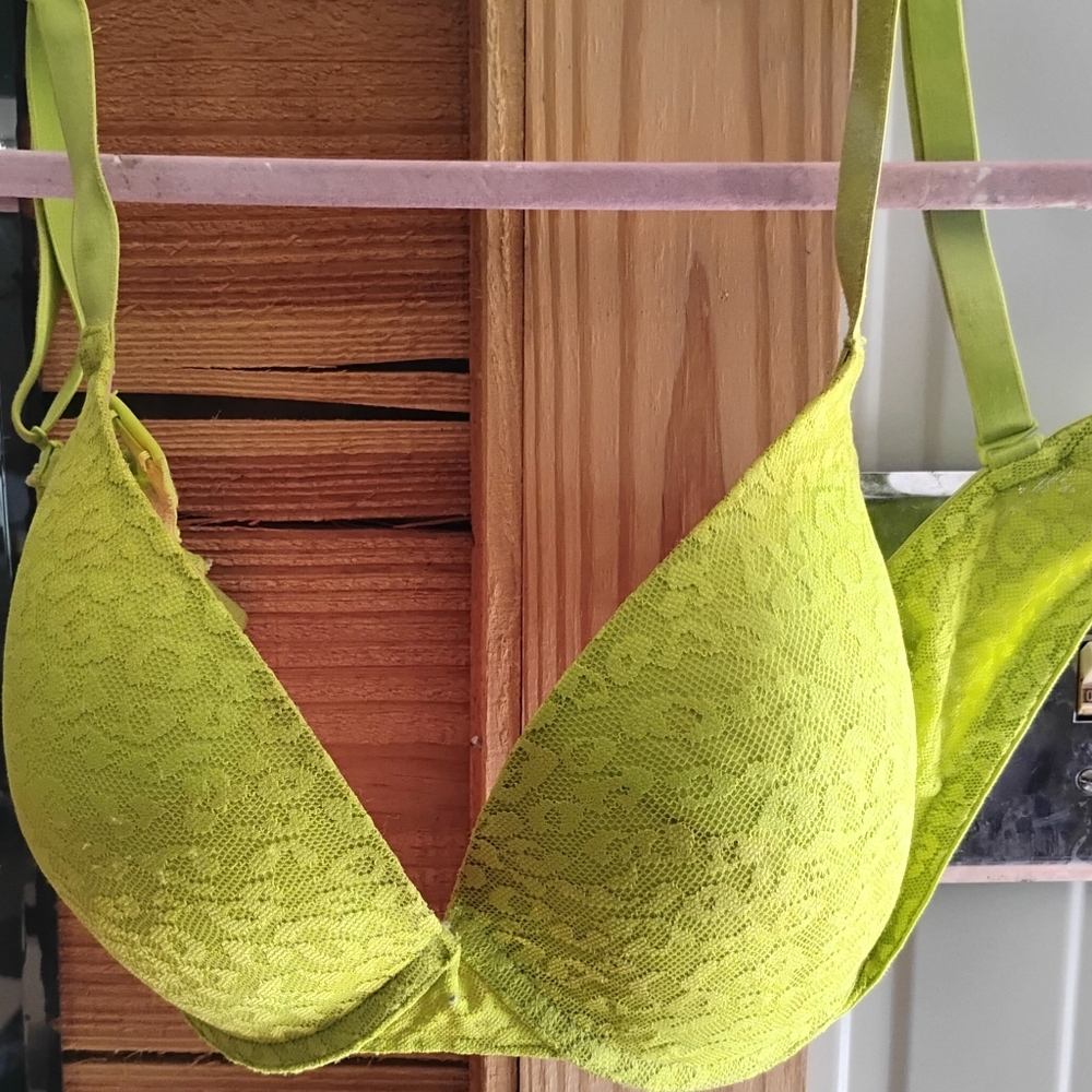 PINK Lace Push-Up Bra in Vibrant Green